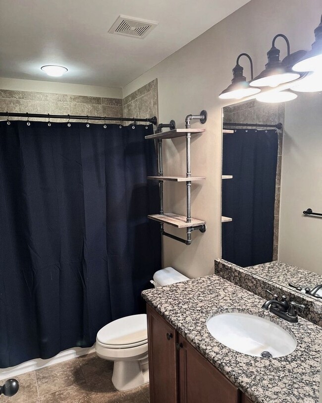Building Photo - 5 Bedroom /4 Bath House in LAKELAND!!!