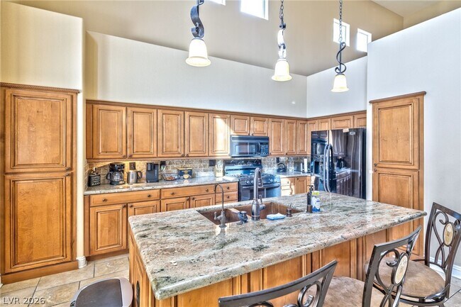 Building Photo - 8971 Rolling Rock Dr