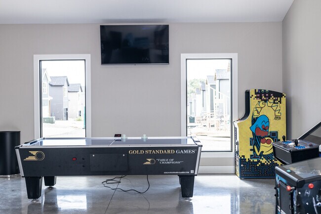 Building Photo - 119 Sierra Cir