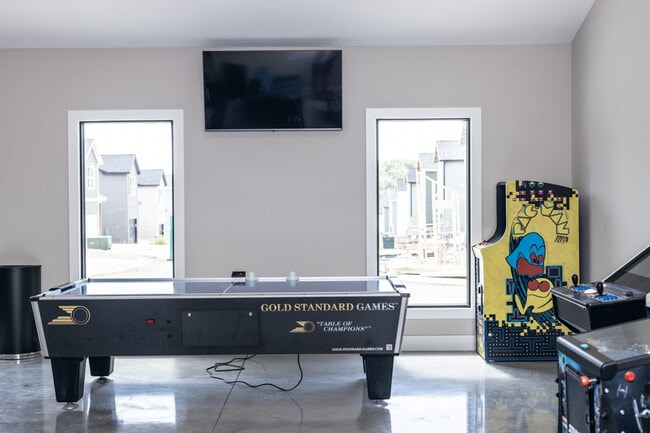 Building Photo - 147 Pinnacle Dr