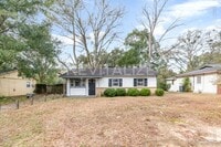 Building Photo - 3 Bed/1 Bath Home with Large Yard and Fence!
