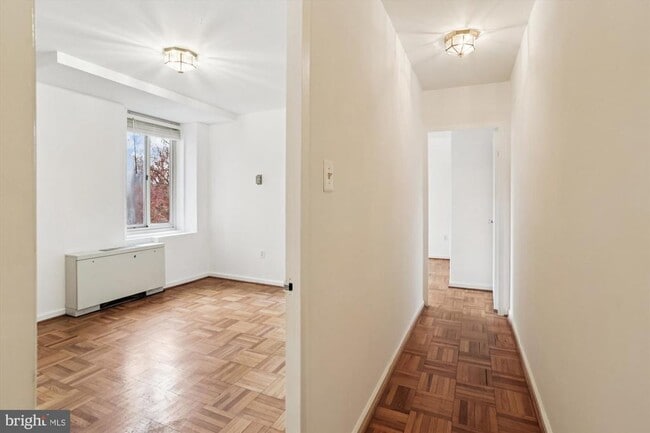 Building Photo - 4000 Tunlaw Rd NW