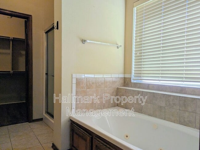 Building Photo - 2705 SE 92nd Cir