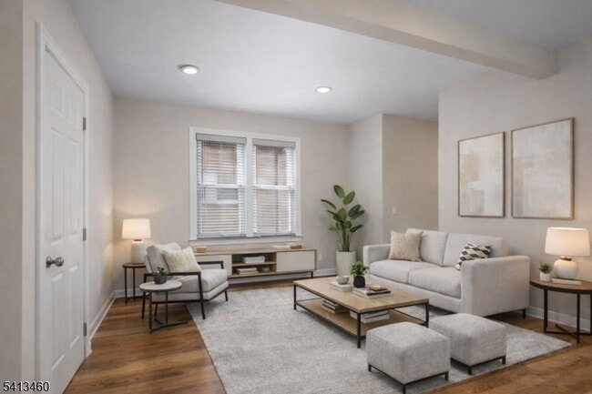 Building Photo - 122 N Fullerton Ave