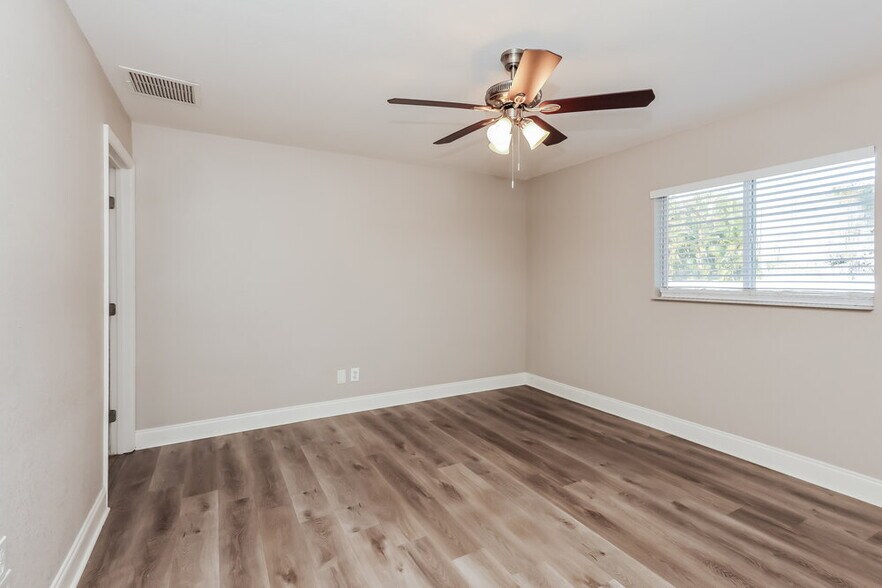 Building Photo - 1729 SW 23rd St