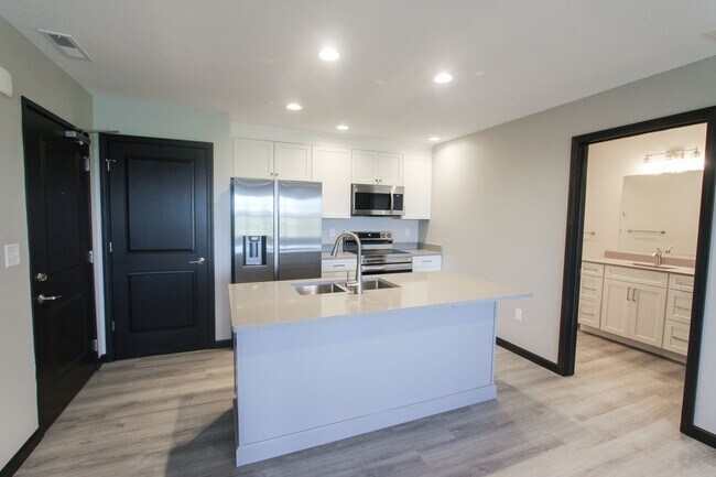 Building Photo - New! Beautiful 1 Bed, 1 Bath Accessible Ap...