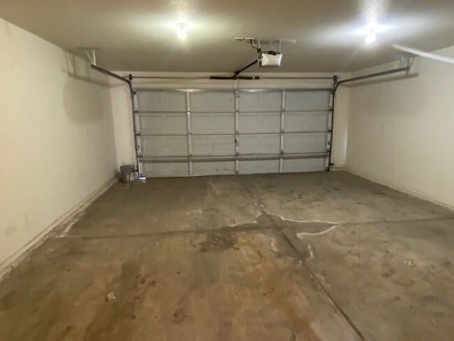 Building Photo - 2065 Runabout Dr