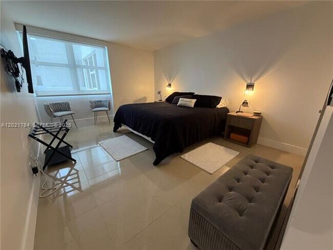 Building Photo - 2030 S Ocean Dr