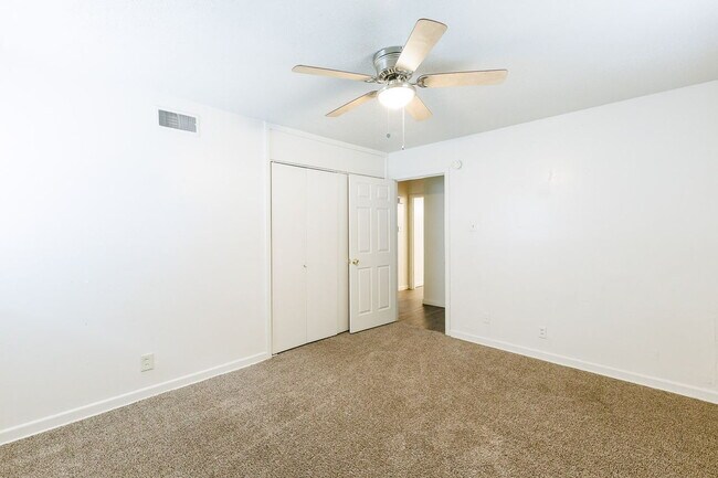 Building Photo - Charming 3 bedroom