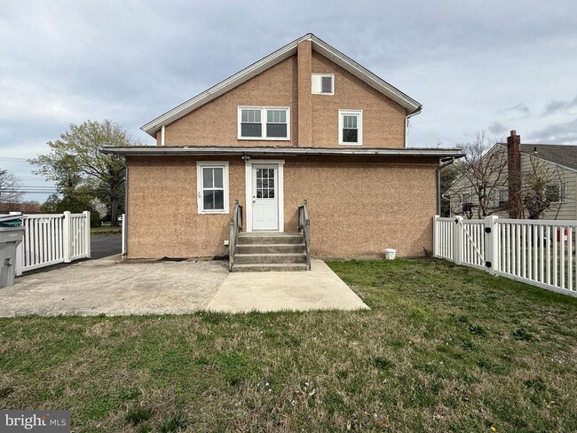 Building Photo - 1036 S Spring Rd