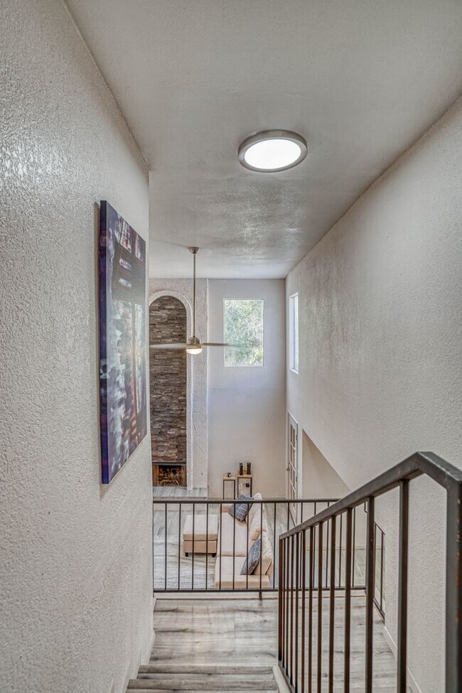 Building Photo - 311 Zenith Dr