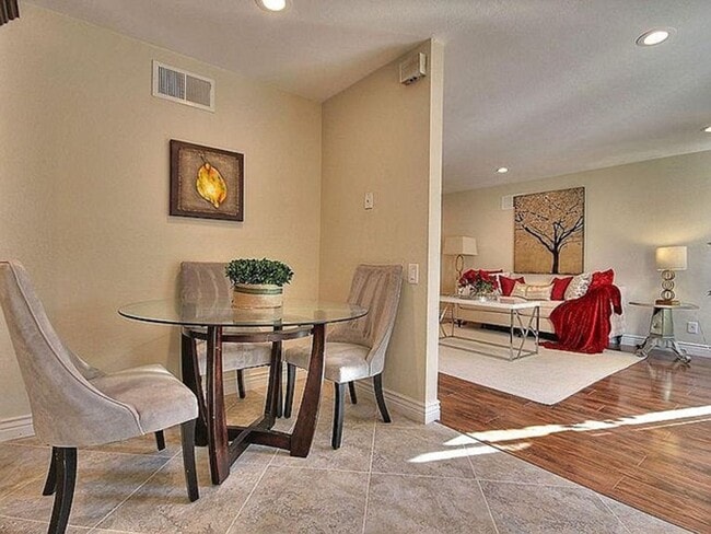 Building Photo - $4590 / 5 BR -GORGEOUS MODEL HOME IN THE W...