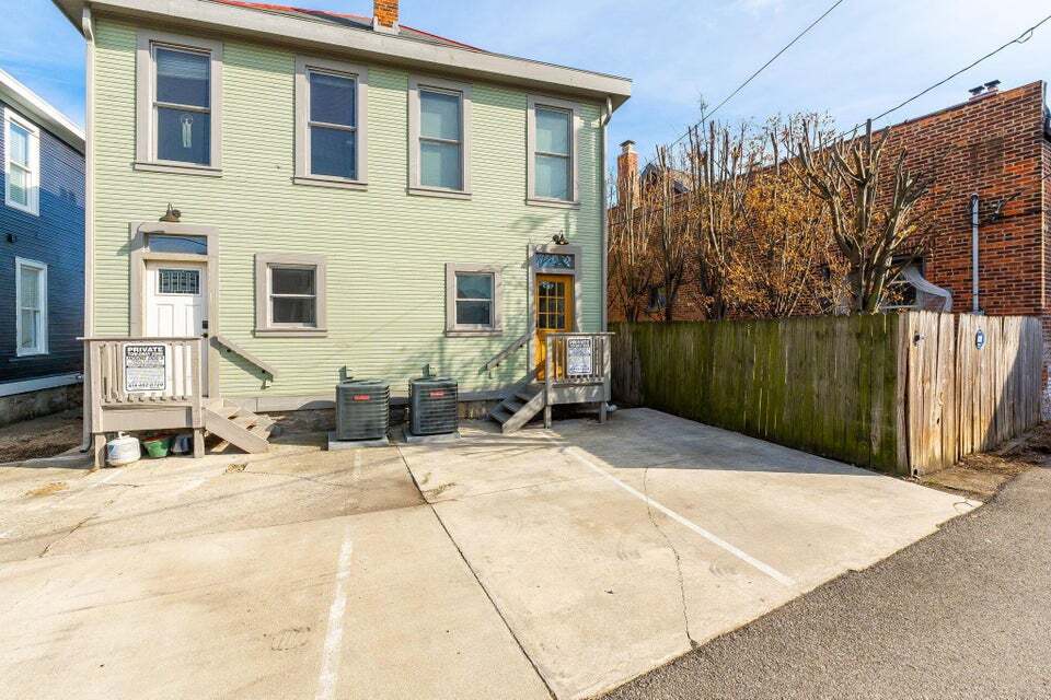 Building Photo - 1151 Summit St
