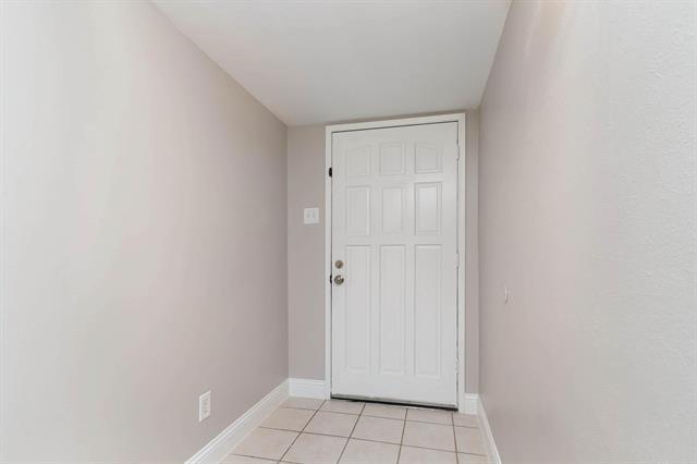 Building Photo - 2223 Lockwood Dr