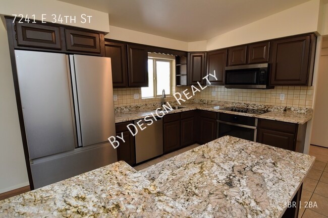 Building Photo - Beautifully Remodeled East Side 3 Bed 2 Ba...