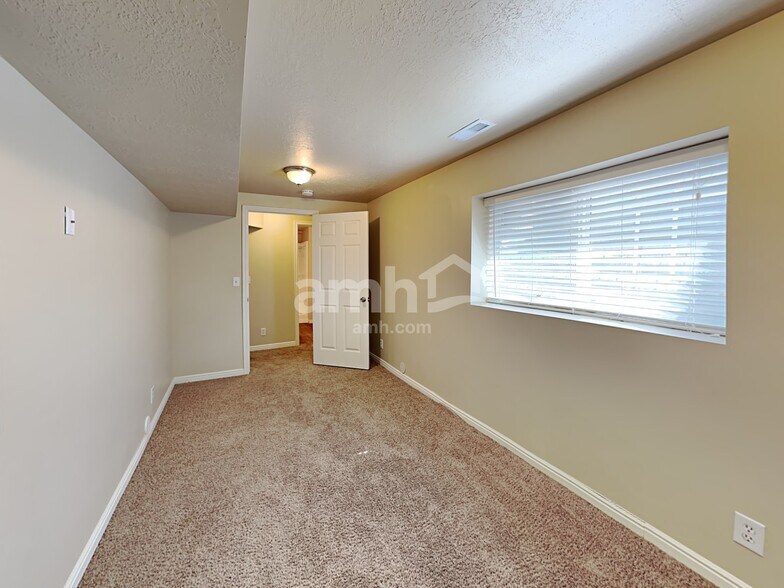 Building Photo - 3417 S Spruce View Ln