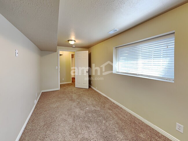 Building Photo - 3417 S Spruce View Ln