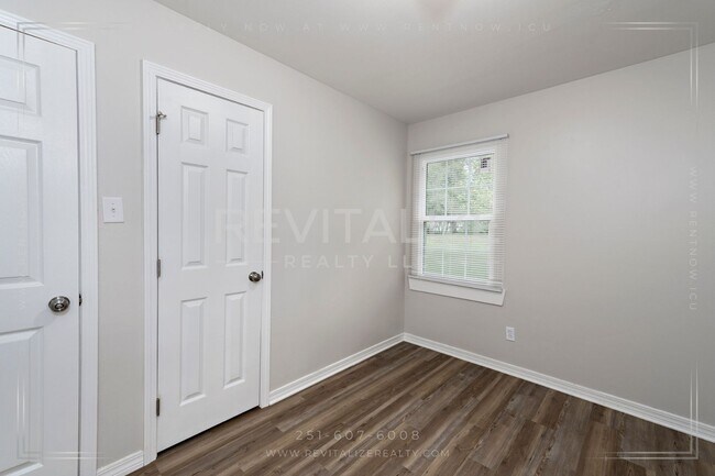 Building Photo - Cozy, Updated 3-Bedroom Home with a Shady Yard!