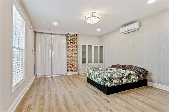 Building Photo - 1324 Cambronne St