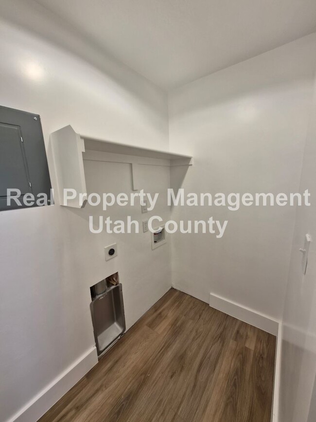 Building Photo - 1624 S 210 W