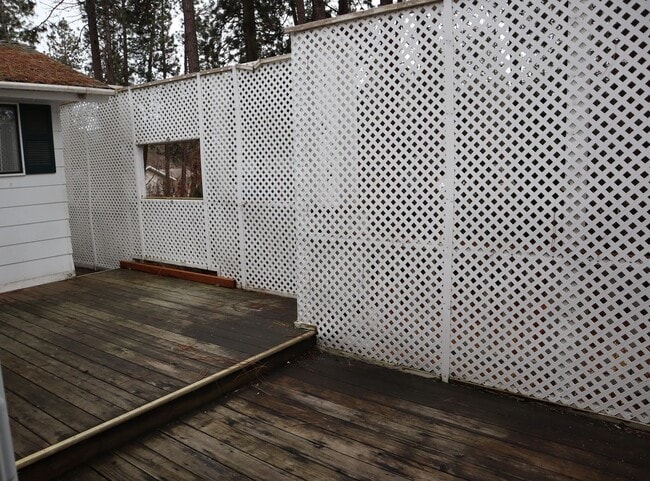 Building Photo - Duplex in Post Falls