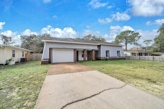 Building Photo - Astounding 4 Bedroom House for Rent!