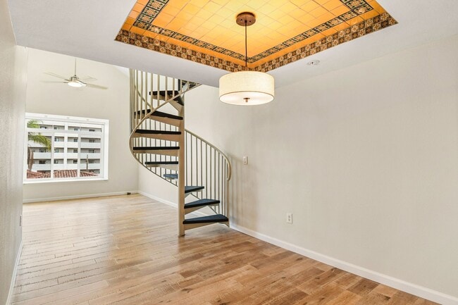 Building Photo - Penthouse 1BR + Loft w/ Bonus Room | 2 Baths | Laundry | 2 Parking | Walk to Balboa Park