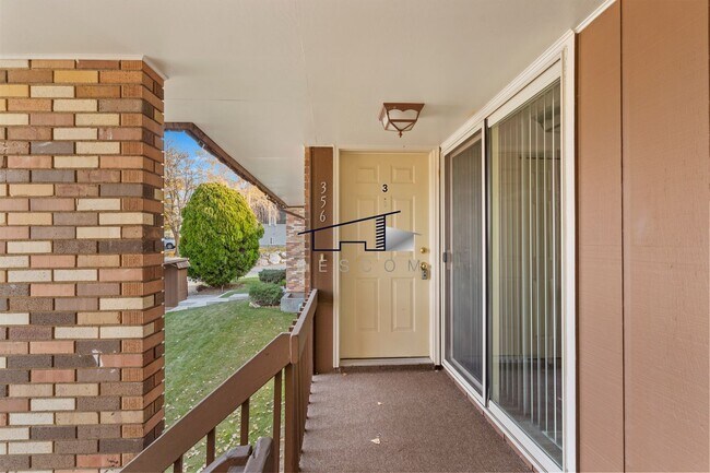 Building Photo - 350 E