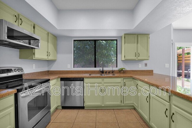 Building Photo - 39 E La Vieve Ln