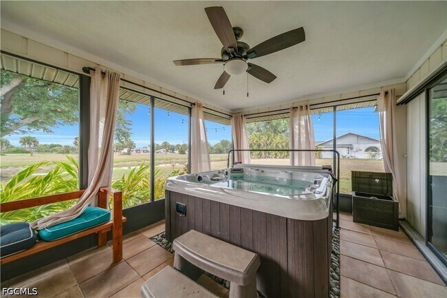 Building Photo - 299 Rotonda Cir