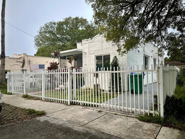 Building Photo - 1284 NW 39th St