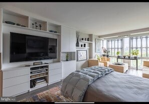 Building Photo - 1301 Delaware Ave SW