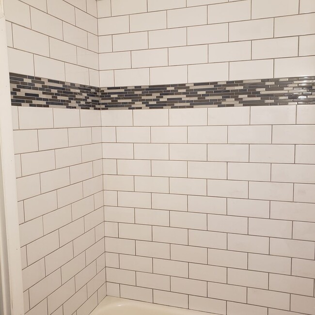 Building Photo - Everything you Need, 2 Bed, 1.5 Bath townh...