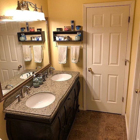 Building Photo - 3-Bed, 2-Bath Retreat in Scenic Eagle River, AK!"