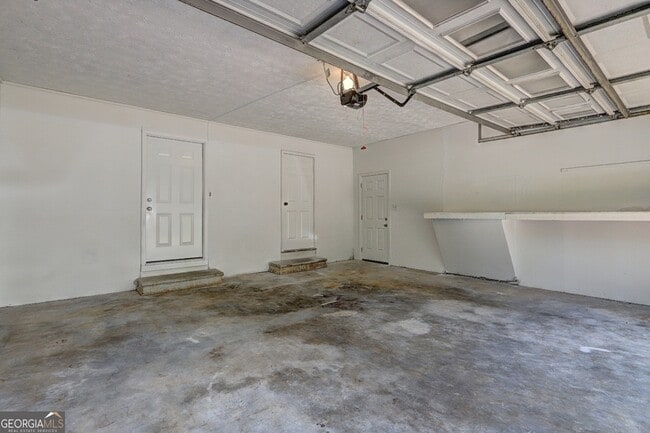 Building Photo - 215 Hubbard St