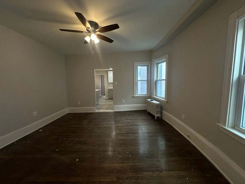 Building Photo - 13 Gladstone St