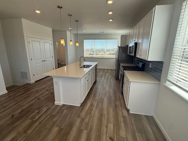 Building Photo - BRAND NEW 3 bedroom townhome in Castle Pines!