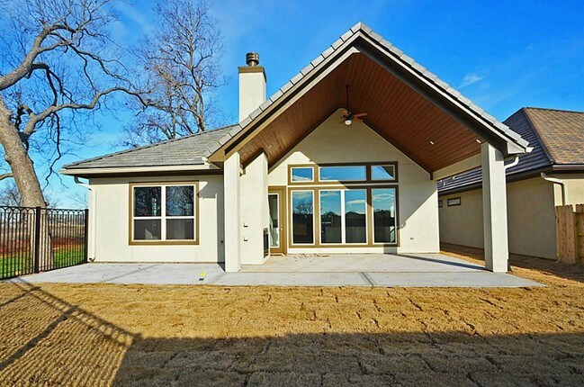 Building Photo - 4802 Fairford Dr