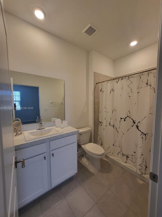 Building Photo - 1137 SW 6th Ct