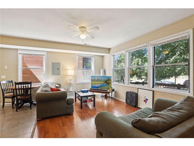 Building Photo - LOCATION LOCATION LOCATION! 5BD / 2BA Available 9/1/26!