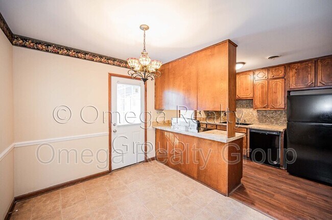 Building Photo - 1700 Serene Cir