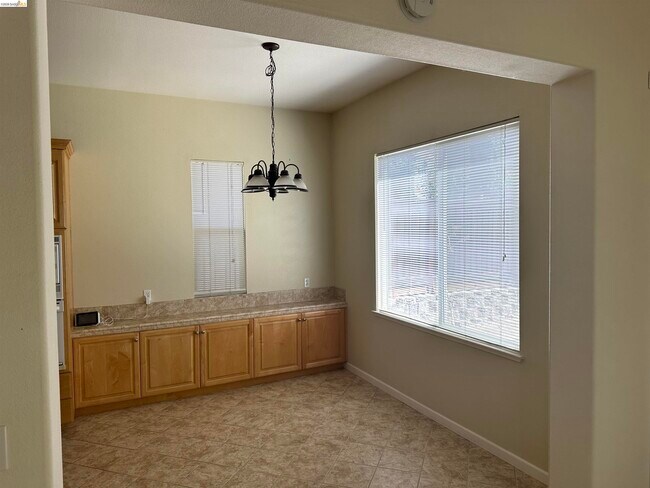 Building Photo - 5616 Plumbridge Way
