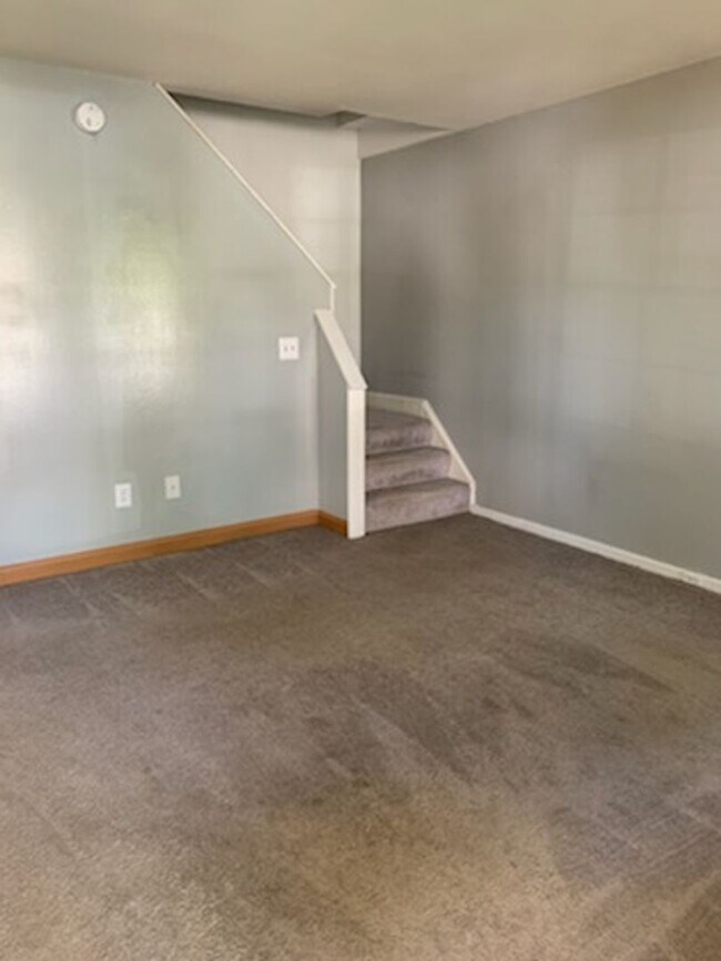Building Photo - 967 Stratford Ct