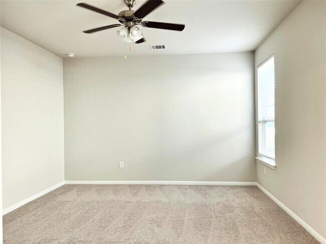 Building Photo - 136 MacArthur Dr