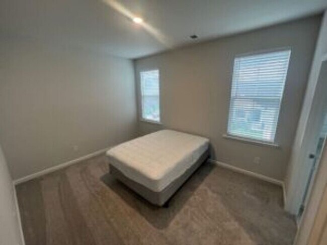 Building Photo - Beautiful Summers Corner 5Bed/4.5Bath