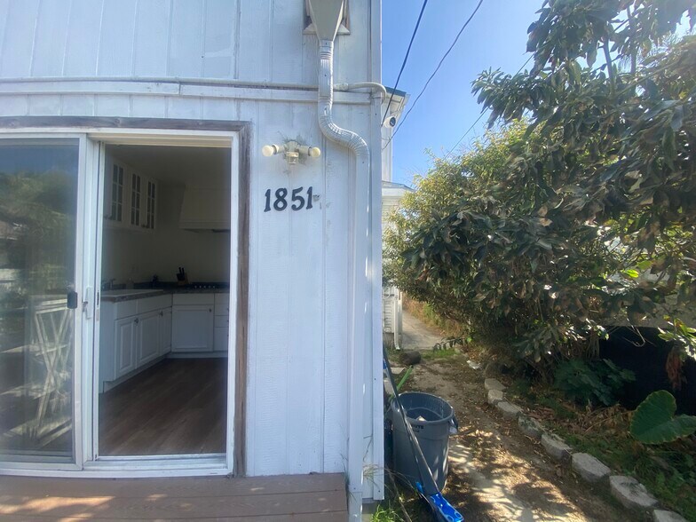 Building Photo - 1851 Magnolia Ave