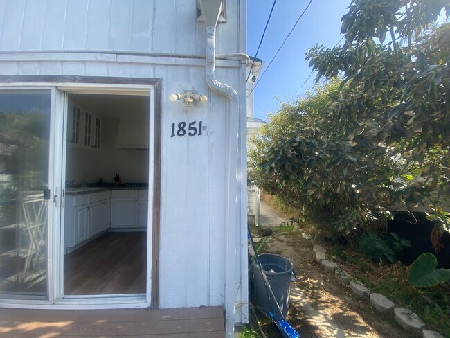 Building Photo - 1851 Magnolia Ave