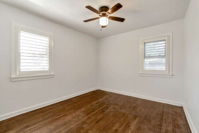 Building Photo - AVAILABLE NOW - Charming Sugar House Bungalow