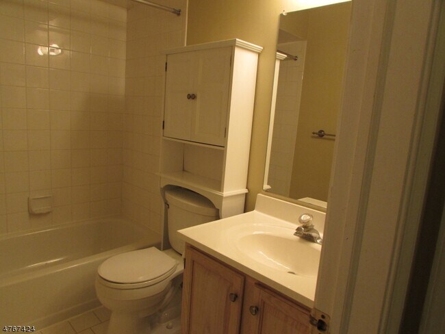 Building Photo - 8 Genoble Rd