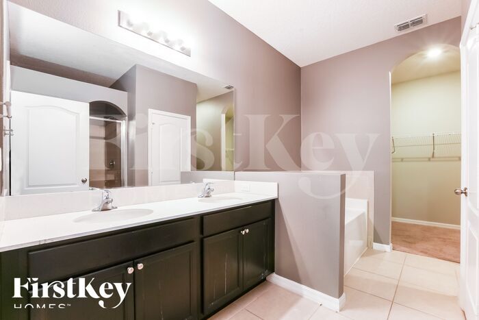 Building Photo - 31123 Fairvista Dr